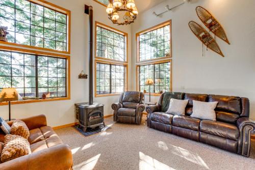 Bear Valley House | Deck w/Mountain Views: Cabin in Bear Valley!