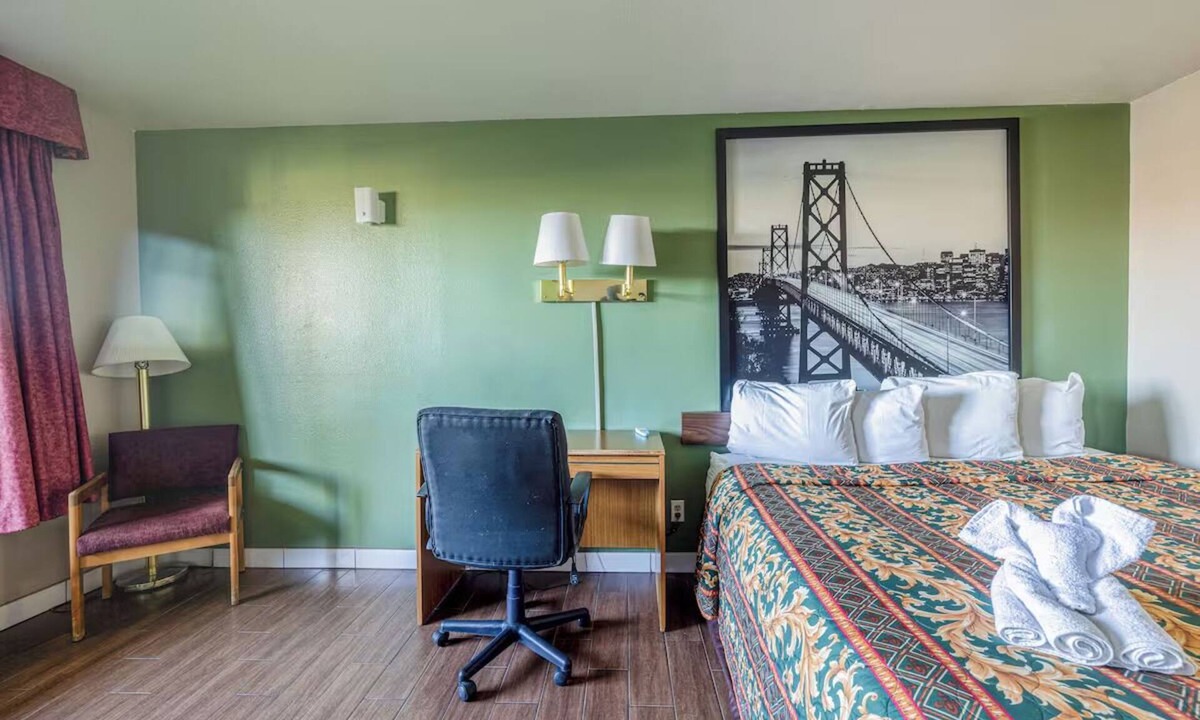 Barstow Hotel | Delightful Retro Room with Queen Bed Near Harvey House - Route 66 Nostalgia