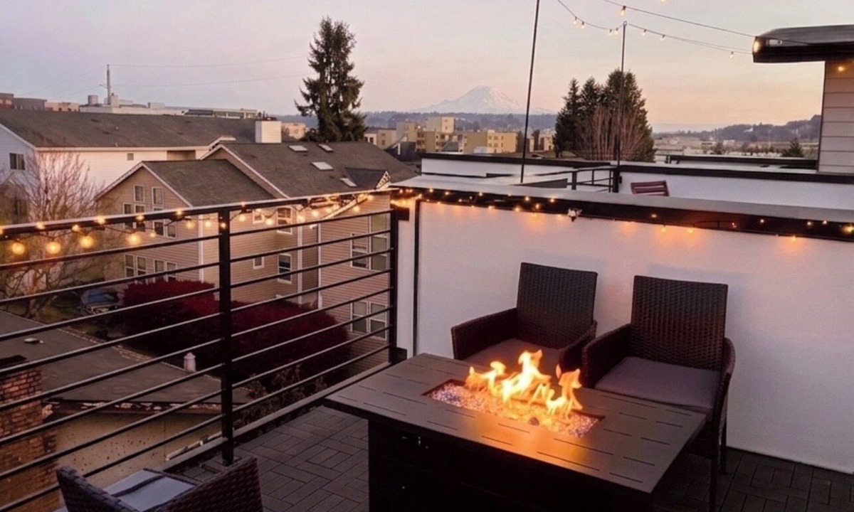 Old Ballard House | Designer Scandi Ballard Retreat | FREE Parking+AC
