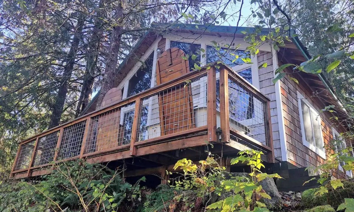 Lewis County Cabin | Destination Mt Rainier, a Rustic Cabin on the Tilton River in Morton, WA