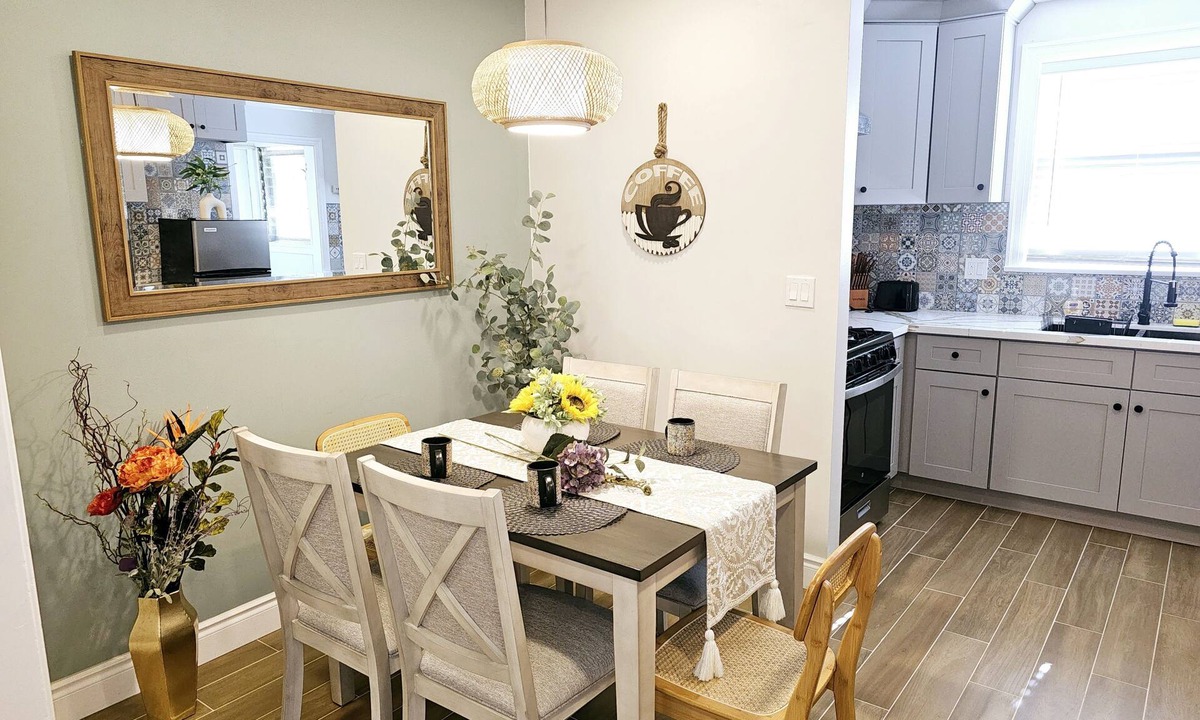 North Central House | Detached Bungalow Home Prime location Close to DT Pasadena King Size -Bed! 29