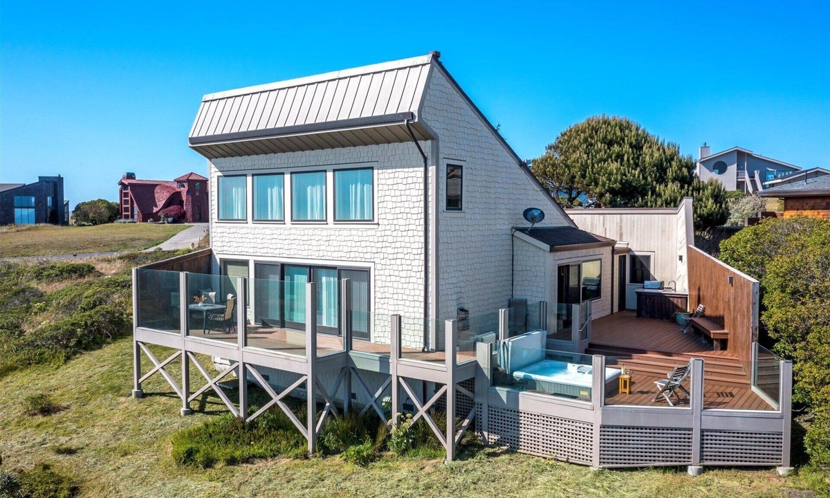 Dillon Beach House | Dillon Beach! Ocean View! Hot Tub~Sauna & Game Room! Dog-Friendly! Beach Nest