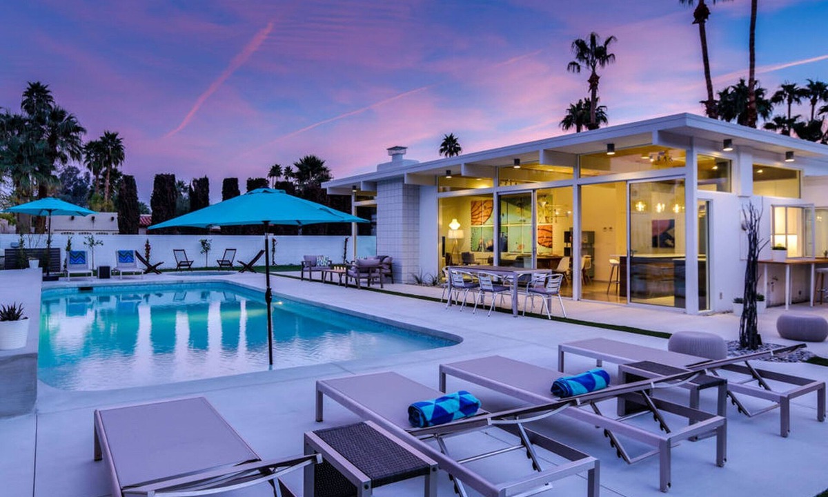 Vista Las Palmas House | Dog Friendly Iconic Krisel home w/fantastic pool, spa, firepit & mountain views