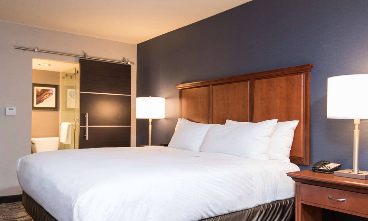 Seward Place Hotel | DoubleTree by Hilton Schenectady Downtown