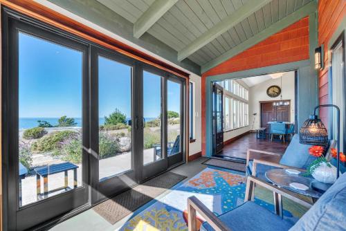 Manchester House | 'Dream Weaver' House w/Hot Tub & Ocean View!