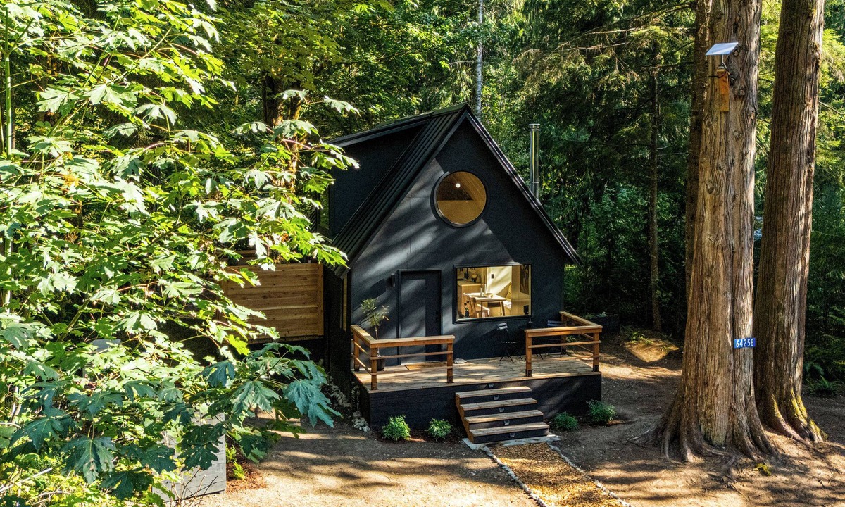 Marblemount Cabin | Dwell Magazine Scandi Cabin with Outdoor Forest Tub, min to North Cascades Park