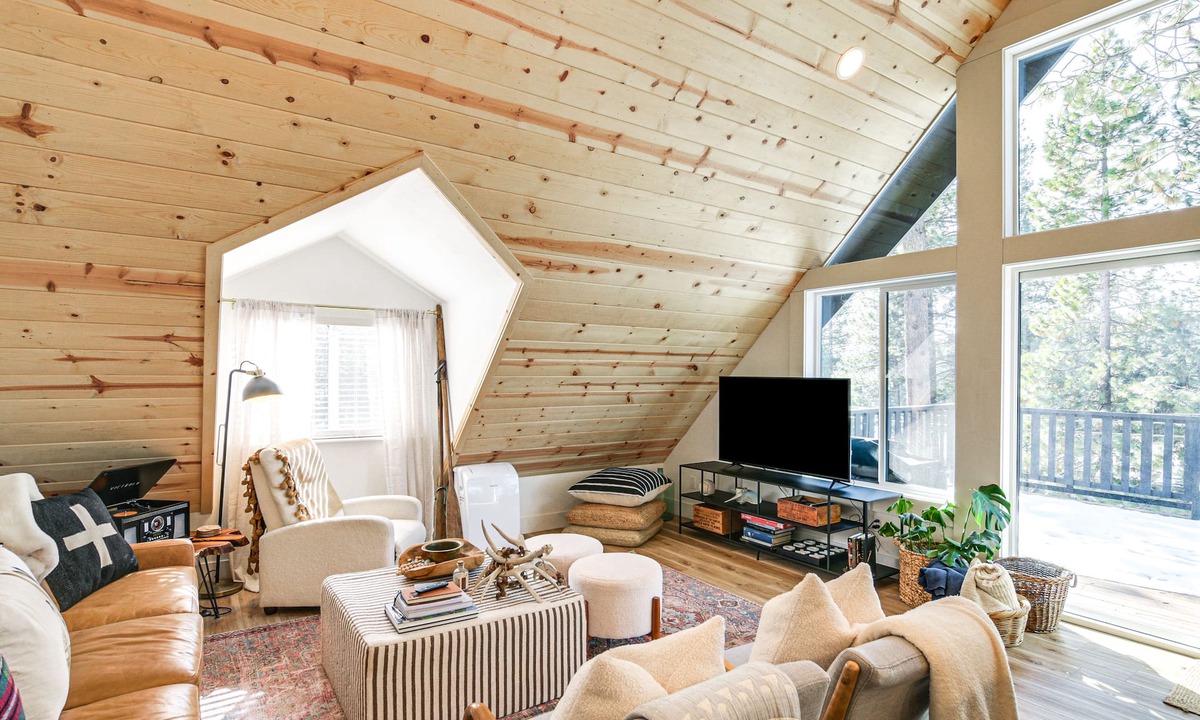 Peninsula Village Cabin | East Shore Peninsula Cabin w/Pickleball Court