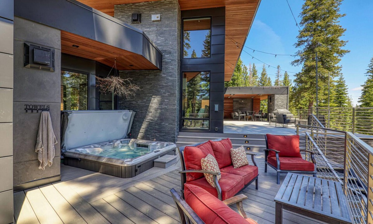 Ponderosa Palisades House | Elegance at Schaffer's Mill by Tahoe Getaways - Luxury Pet-Friendly 4BR w/Hot Tub & A/C