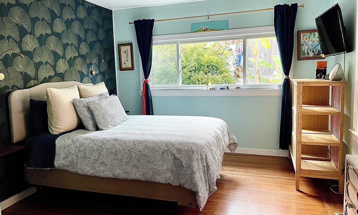 Berkeley House | Elegant 2BR/2BA · AC · Walk to BART & Gourmet Ghetto