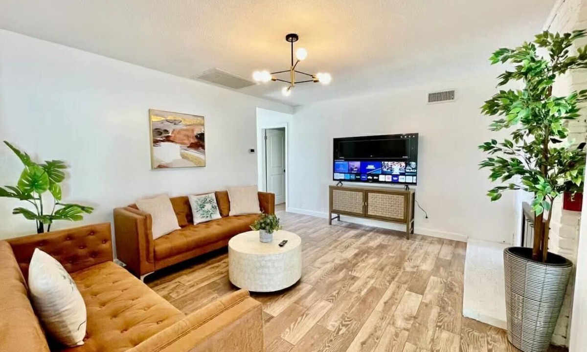 Buena Park House | Elegant 3BR Home in Buena Park near Knott's Berry Farm