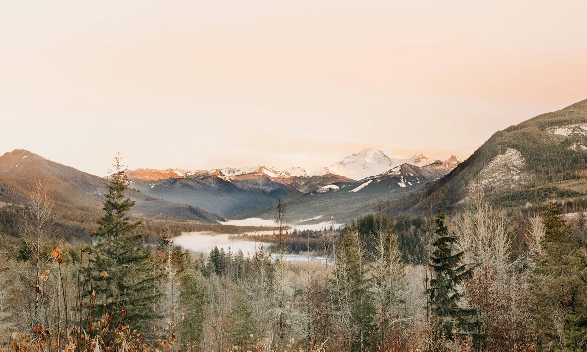 Glacier Apartment | En Suite #15 - Mountain Views - Hot Tub - Pets Ok