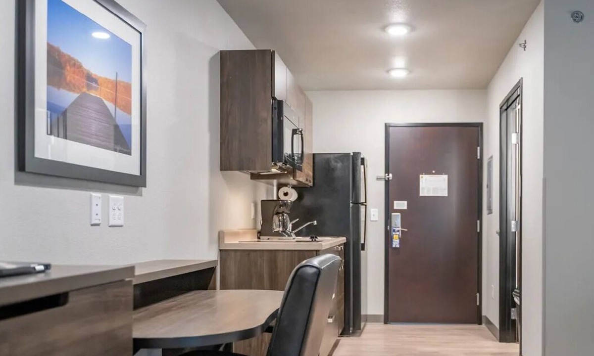 Redding Hotel | Enjoy Easy Access to Outdoor Fun at Whiskeytown From Cozy Room