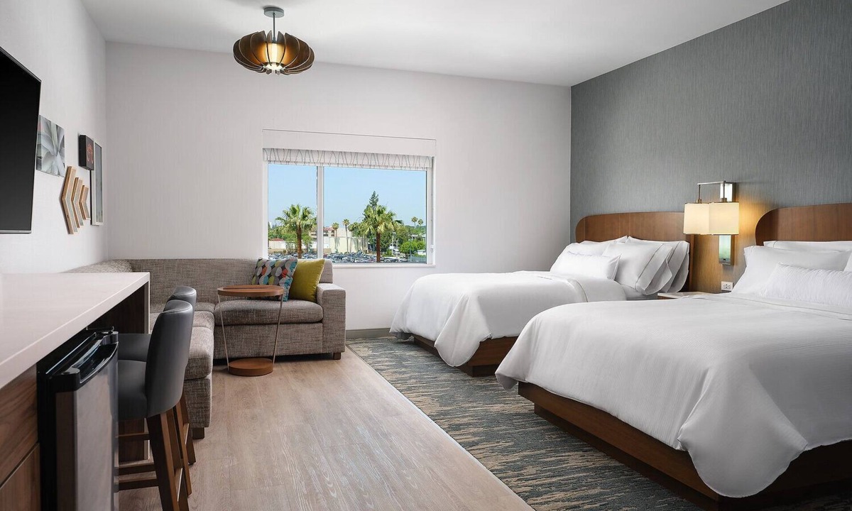 Anaheim Resort House | Enjoy Free Hot Breakfast at our Anaheim Resort steps from Disney