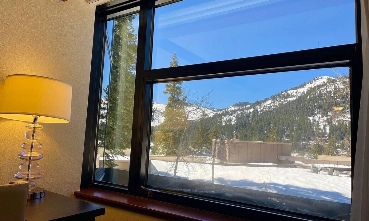 Olympic Valley Hotel | EV-244: Valley View King Room. Ski-in/Out, Golf, Pools, A/C, Spa