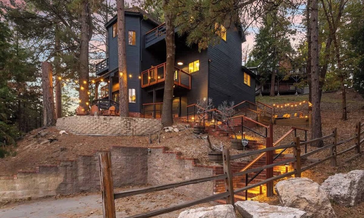 Blue Jay House | EV-Charged Treetop Cabin w/Game Room & Decks