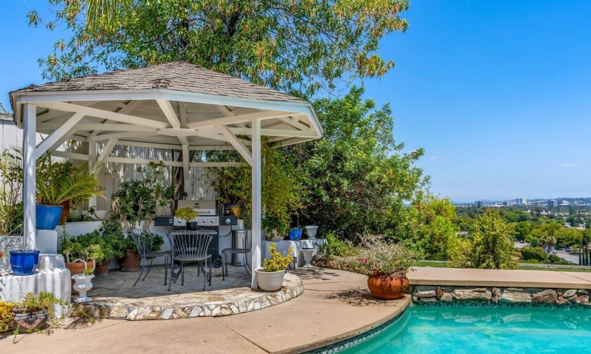 West Hills House | Exclusive WestHills House with Incredible View of the Valley