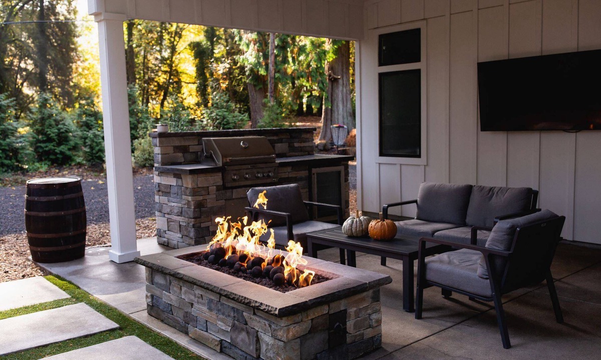 Stafford - Tualatin Valley House | Exquisite Forested Retreat, Pet Friendly, Huge Patio w/Fire-Table and TV, Steps From Dockside