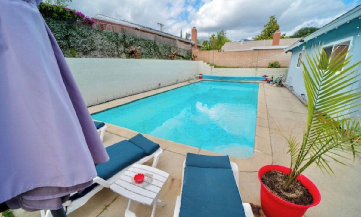 Sylmar House | Exquisite Home with Pool, BBQ, Yoga Room & Gym