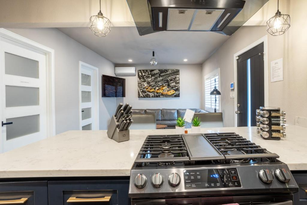 Los Angeles Villa | Fam Friendly 2BD 8min from airport, 4min from SoFi