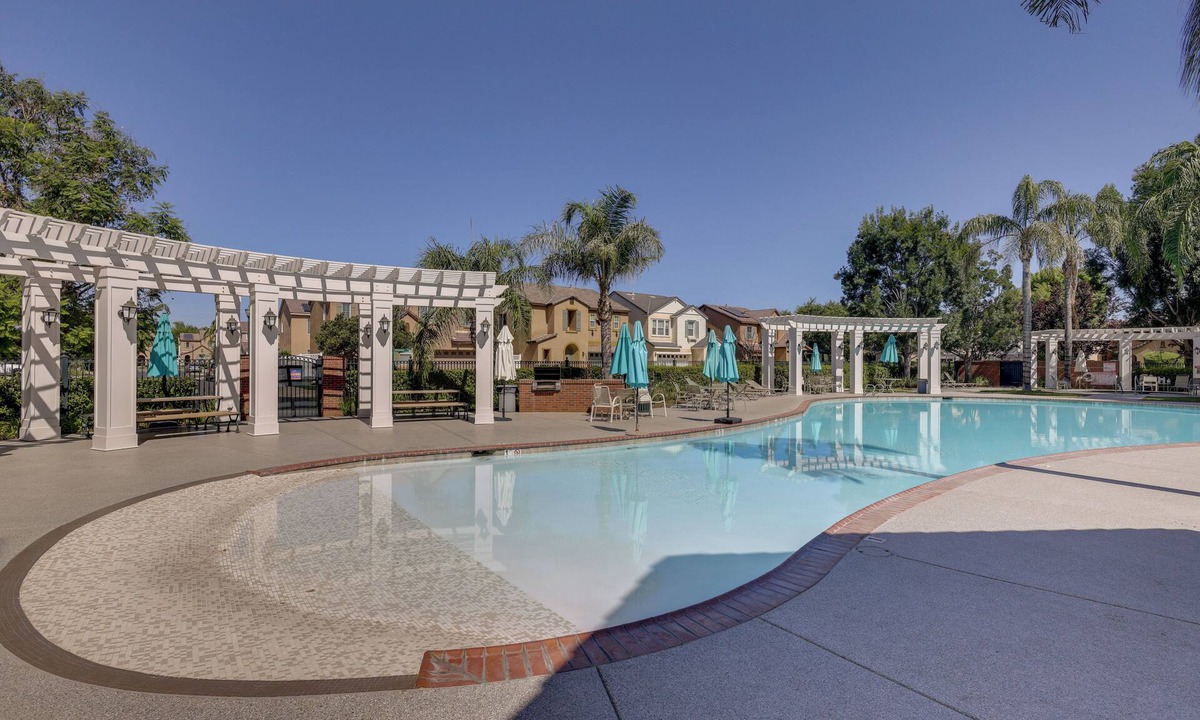 Greenacres House | Fenced Yard! Family Escape, 1 Mi to CSUB