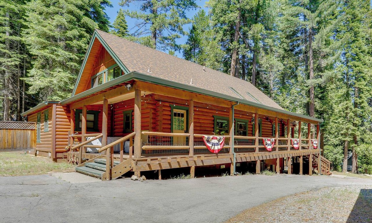 Lake Almanor Country Club Cabin | Forest, Fairways, Lake Almanor Days! Lake Love