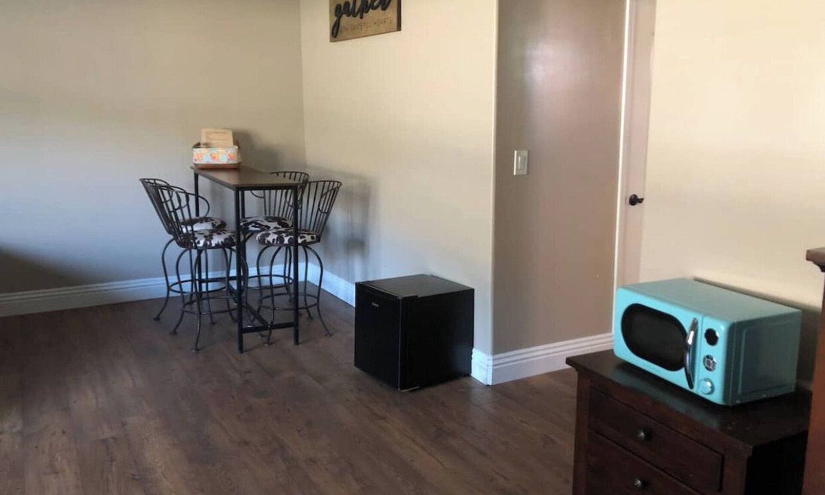Springville Apartment | Forget your worries in this serene country guest house.
