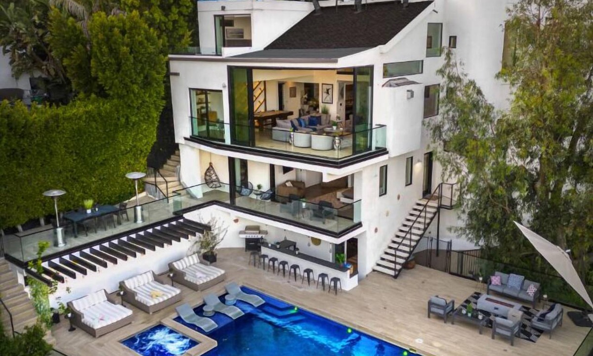 Hollywood Hills West Villa | Franklin Modern - Hollywood Hills Estate with Theater, Pool, & Views