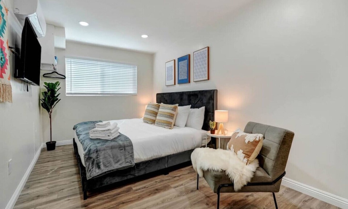Alhambra Condo | Freshly Updated Studio in Alhambra + EV Charger