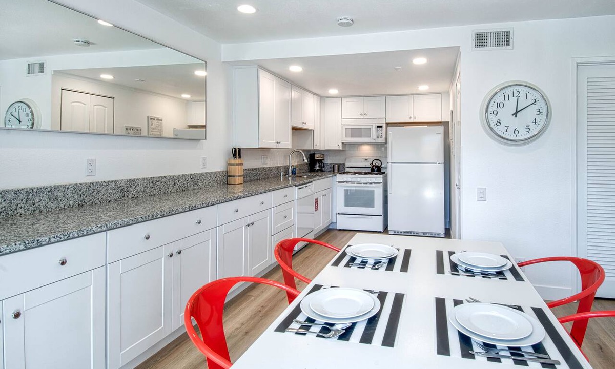 Hermosa Village Condo | Funtierland + Suite Escapes 6 (new location!) + Walk to Disneyland + 3 Pools