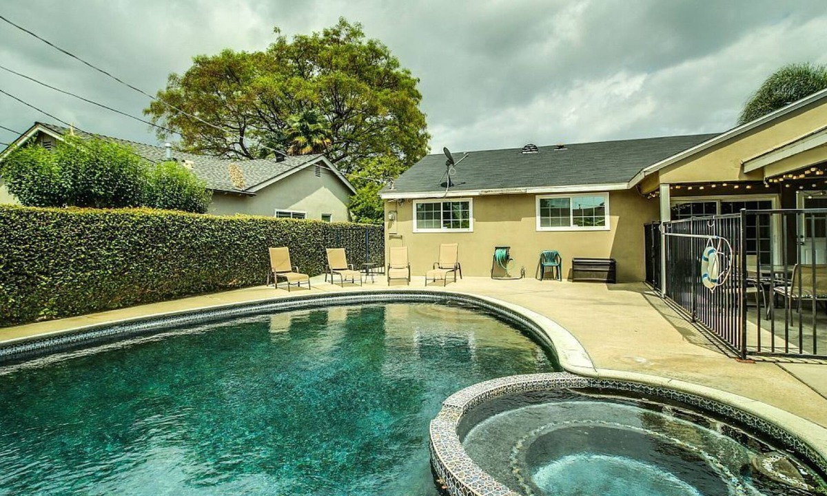 Hermosa Village House | Funtierland + The Pirate's Cove + Walk to Disney + Pool + Game Room