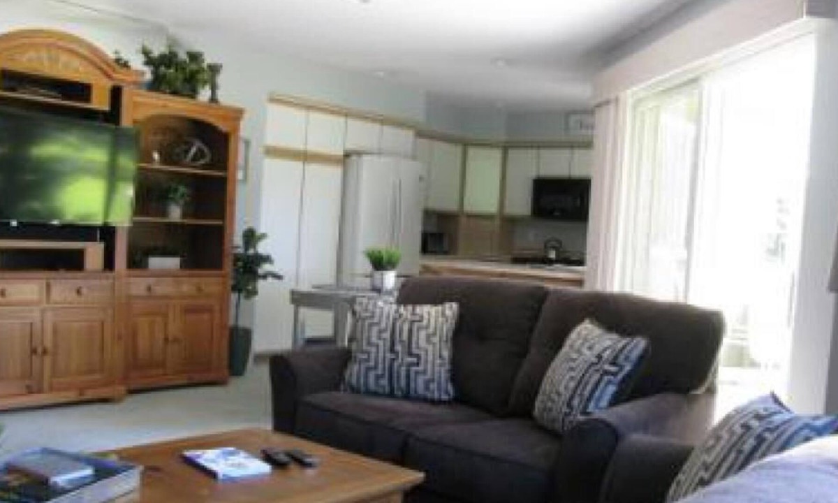 Leavenworth Condo | G-3 Condo-Ensuite-Modern-Golf view