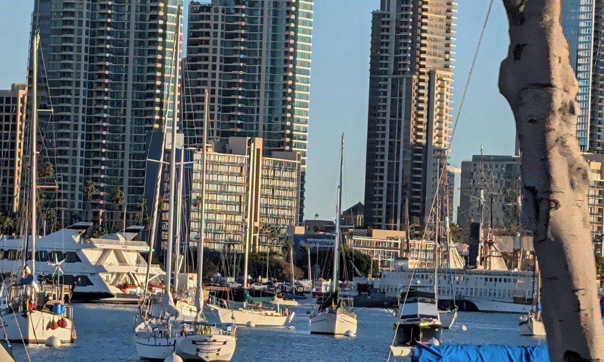 Marina District Condo | Gaslamp Studio, Modern&Serene within walking distance to Petco Park and Harbor.