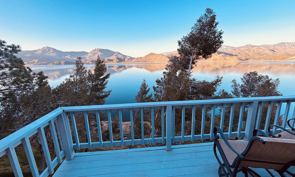 Lake Isabella House | Gautche Point Guesthouse | Lakefront Retreat