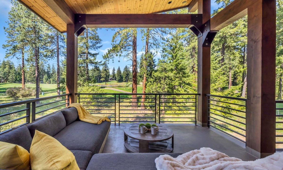 Cle Elum House | Golfside Views + 4 En Suites & 1PM Check-In & Out 4 More Family Time