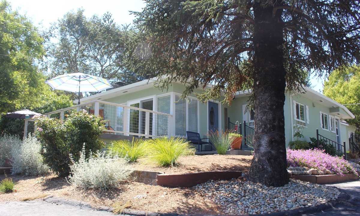 Freestone House | Gravenstein Getaway- Sebastopol