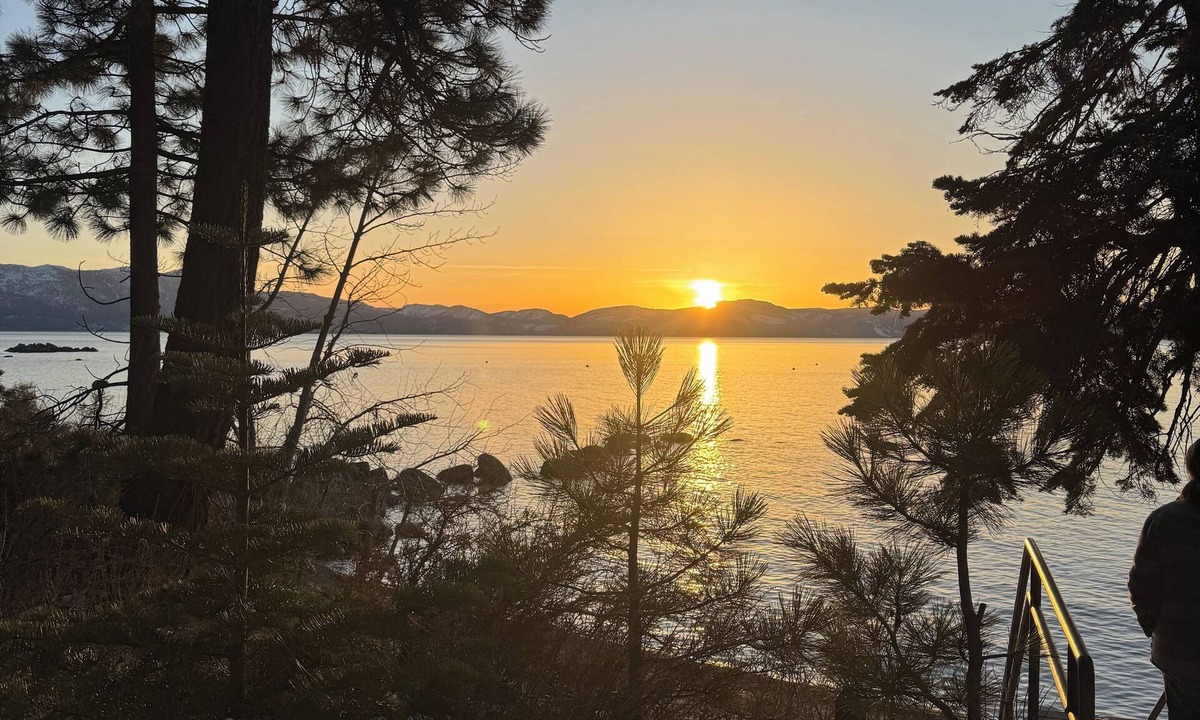 Lincoln Park Cabin | Great Lake Location, Kayak/SUP 1 min, Casinos 12 min, Skiing 14 min. Sleeps 6