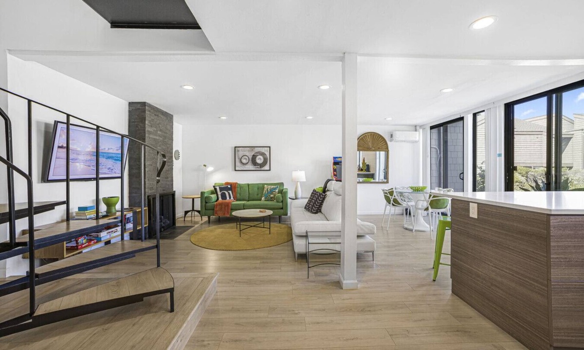 Solana Beach Villa | Green Flash, Bluff-siden Townhouse steps to beach