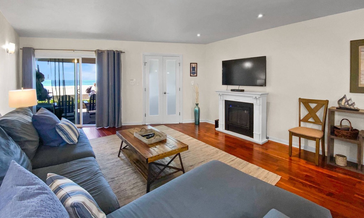 Mission Beach Condo | Ground-Floor Beachfront Home w/Deck, Gas Grill, Electric Fireplace, Washer/Dryer