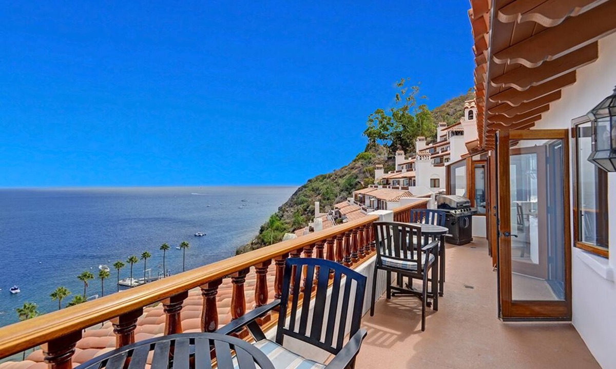 Avalon Condo | H246: Modern 2B|2B Villa WITH VIEWS FROM ALL ROOMS + 6 seater cart + 14 steps!