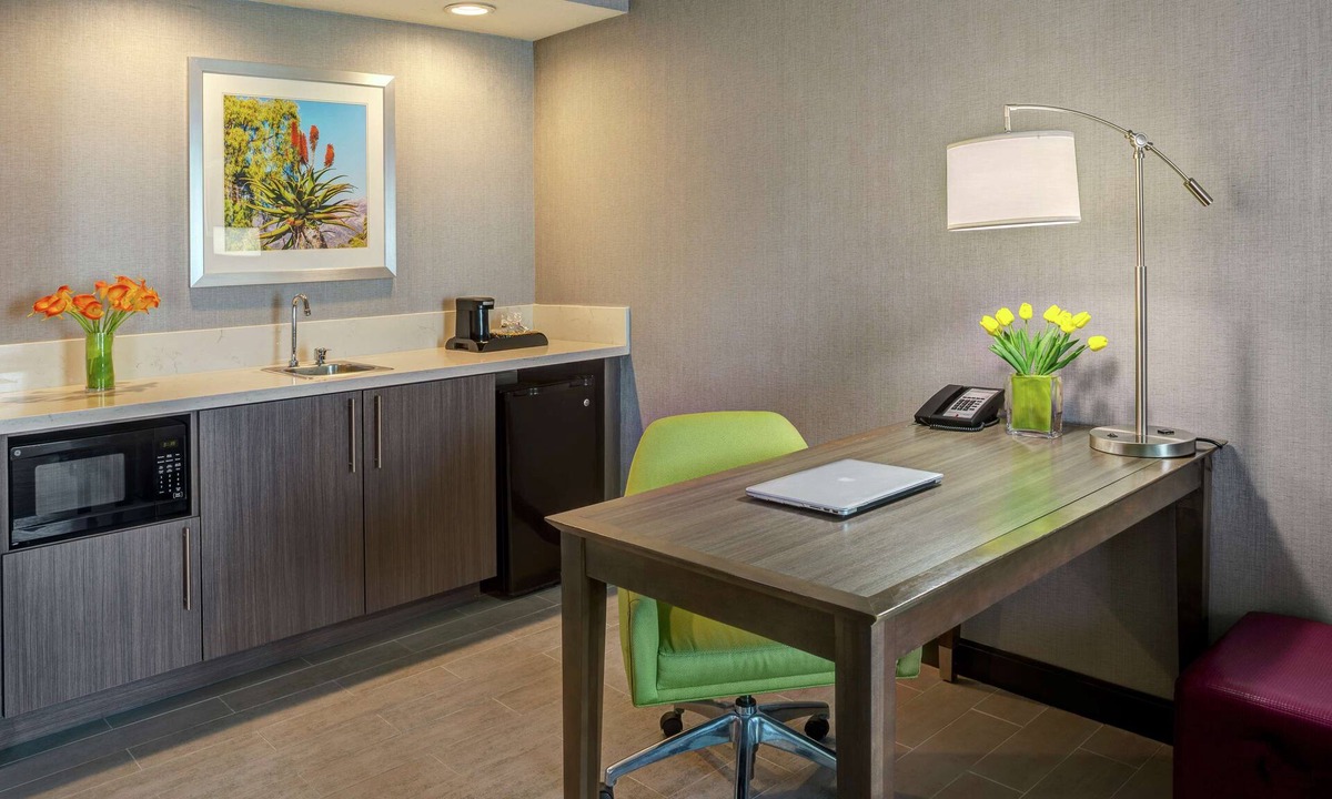 Palm Desert Hotel | Hampton Inn & Suites Palm Desert