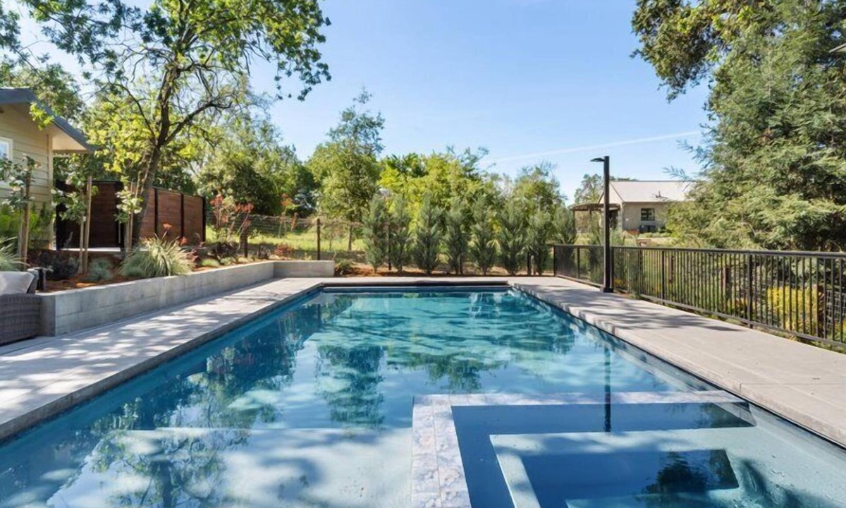 Healdsburg House | Healdsburg Luxe Reserve for 8, pool, spa, firepit