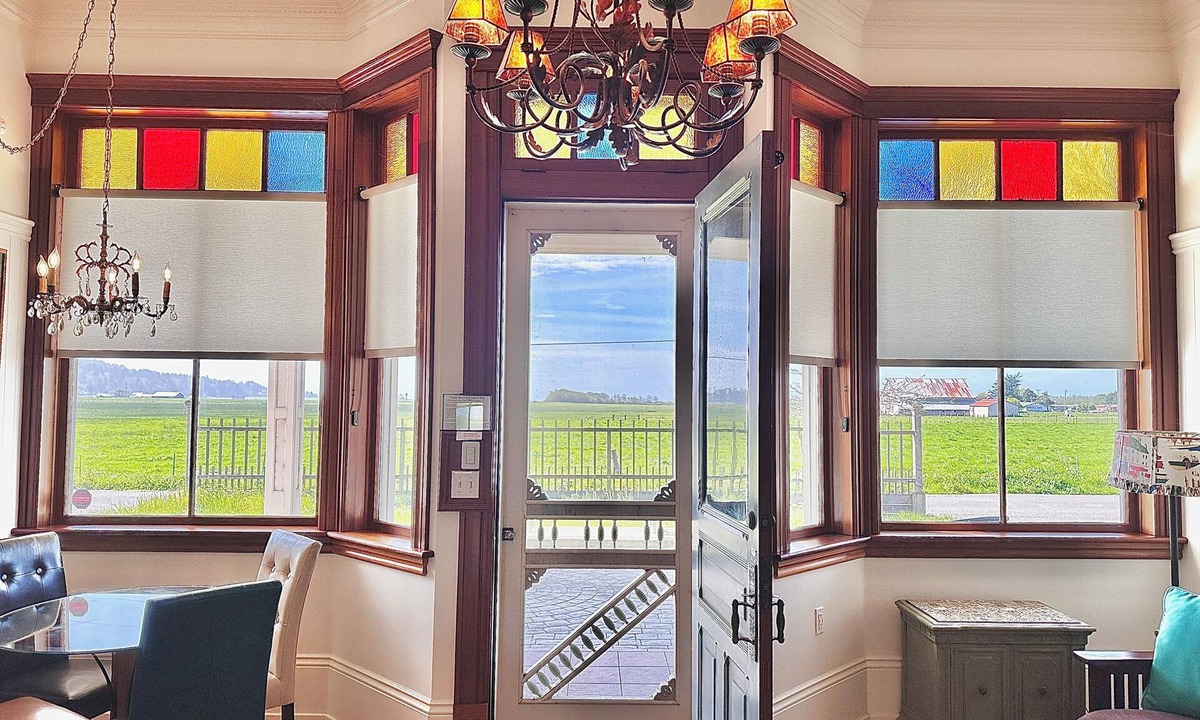 Ferndale House | Heirloom Rose Studio Monthly Rental for Medical Profs~Relocating~Remote Workers