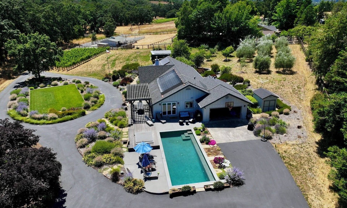 Healdsburg House | Hidden Pocket: Pool + Spa, Private Retreat, 1.5 Fenced Acres, Healdsburg