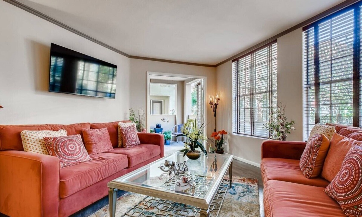 Hillcrest Condo | HILLCREST 5 star CONDO