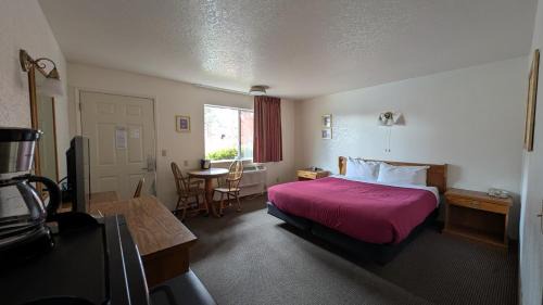 Fall River Mills Hotel | Himont Motel