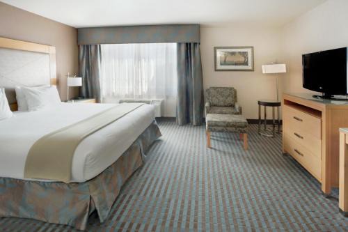 Lighthouse District Resort | Holiday Inn Express Monterey - Cannery Row by IHG