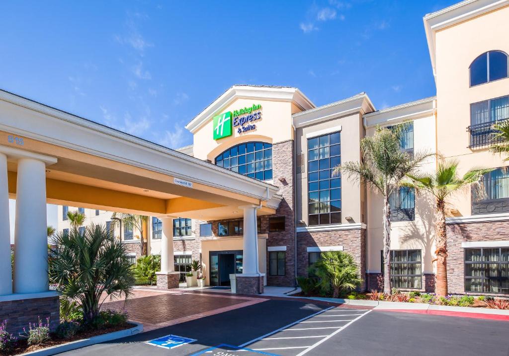 Eureka Hotel | Holiday Inn Express & Suites Eureka by IHG