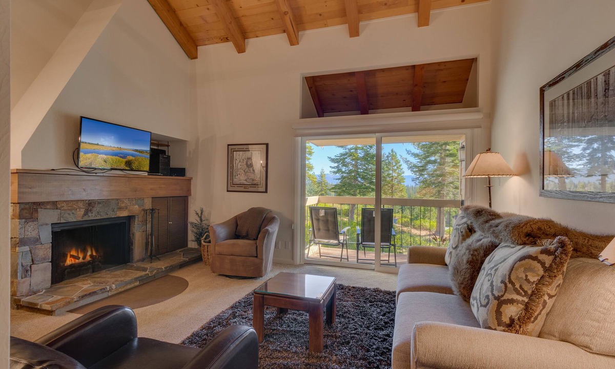 Carnelian Woods House | Honeymooner: Studio, 1.5 BA Townhouse in Carnelian Bay, Sleeps 4