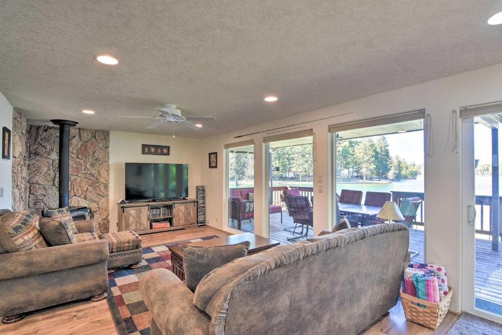 Wasco County House | House w/Private Deck on the Rock Creek Reservoir!
