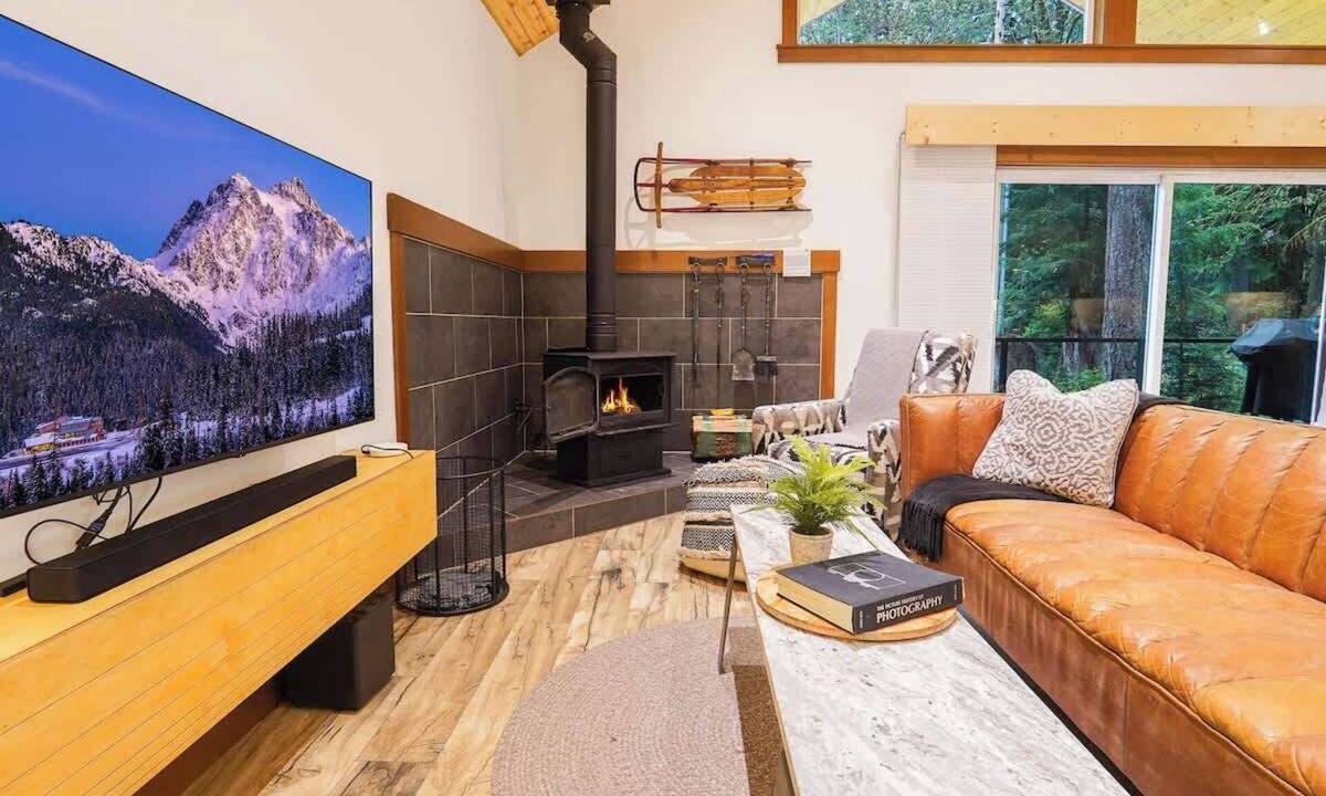 Warnick House | https:/www.airbnb.com/rooms/49924718?guests=1&adults=1&s=67&unique share id=6d6d5a4a-8a47-4aa0-acb9-f5c7f6b12fe0